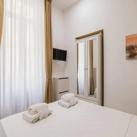 The Rent - Two-bedroom Close To San Pietro Apartment
